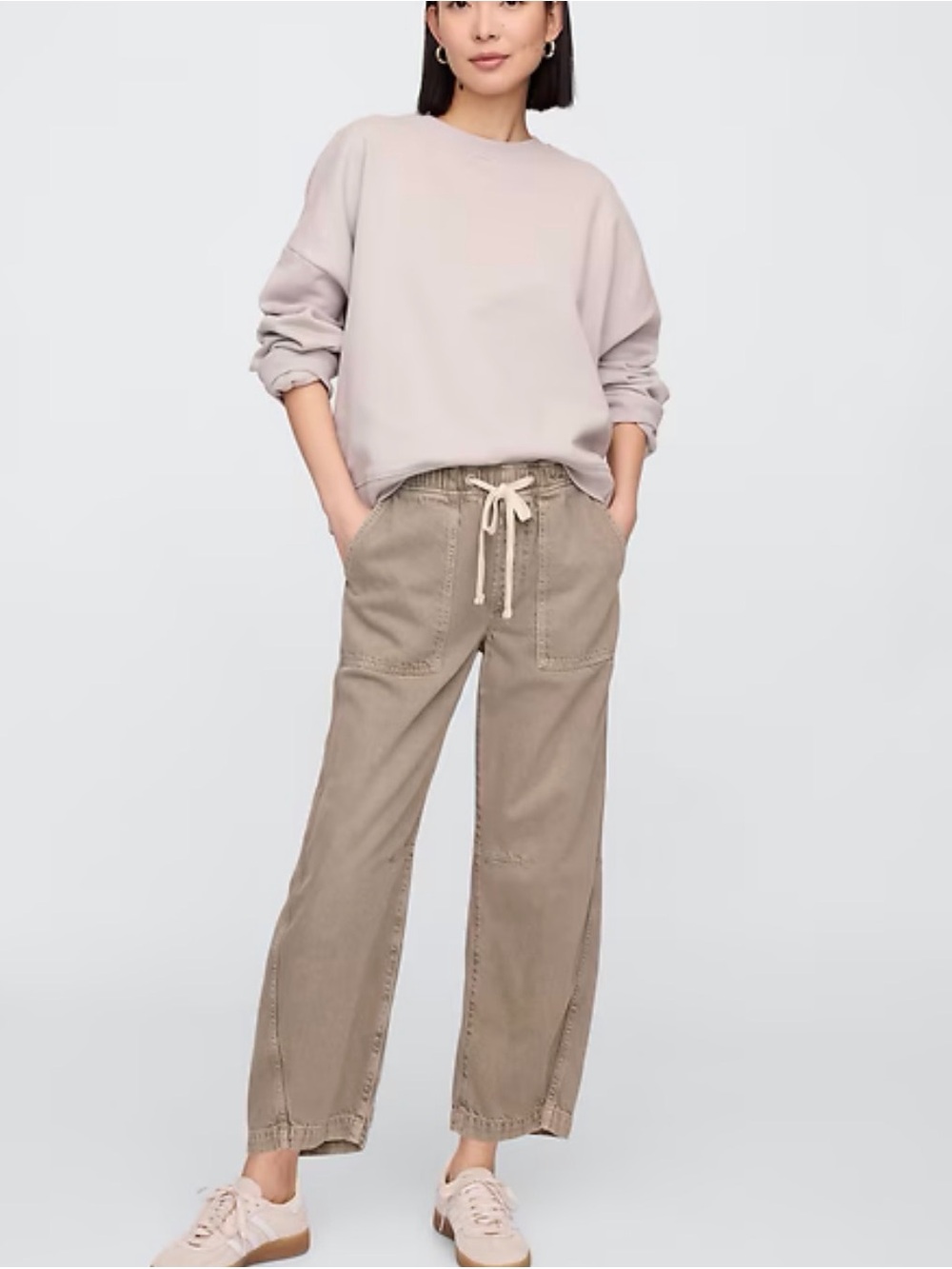 Gap Mid-Rise SuperSoft Pull-On
Barrel Jeans - Medium Long - Picture 2 of 5